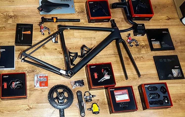 Óscar Pujol y Anna Pujol — Fundadores de Pujol Bike Fit, exciclistas profesionales y especialistas en biomecánica